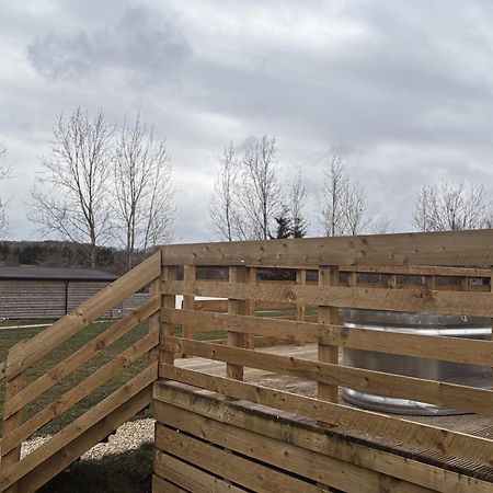 'Swan' Lakeview Lodge Bishampton Экстерьер фото