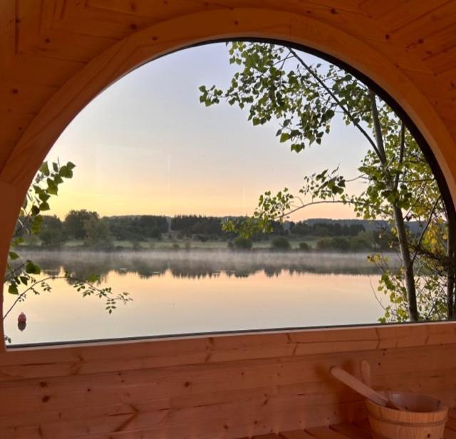 'Swan' Lakeview Lodge Bishampton Экстерьер фото
