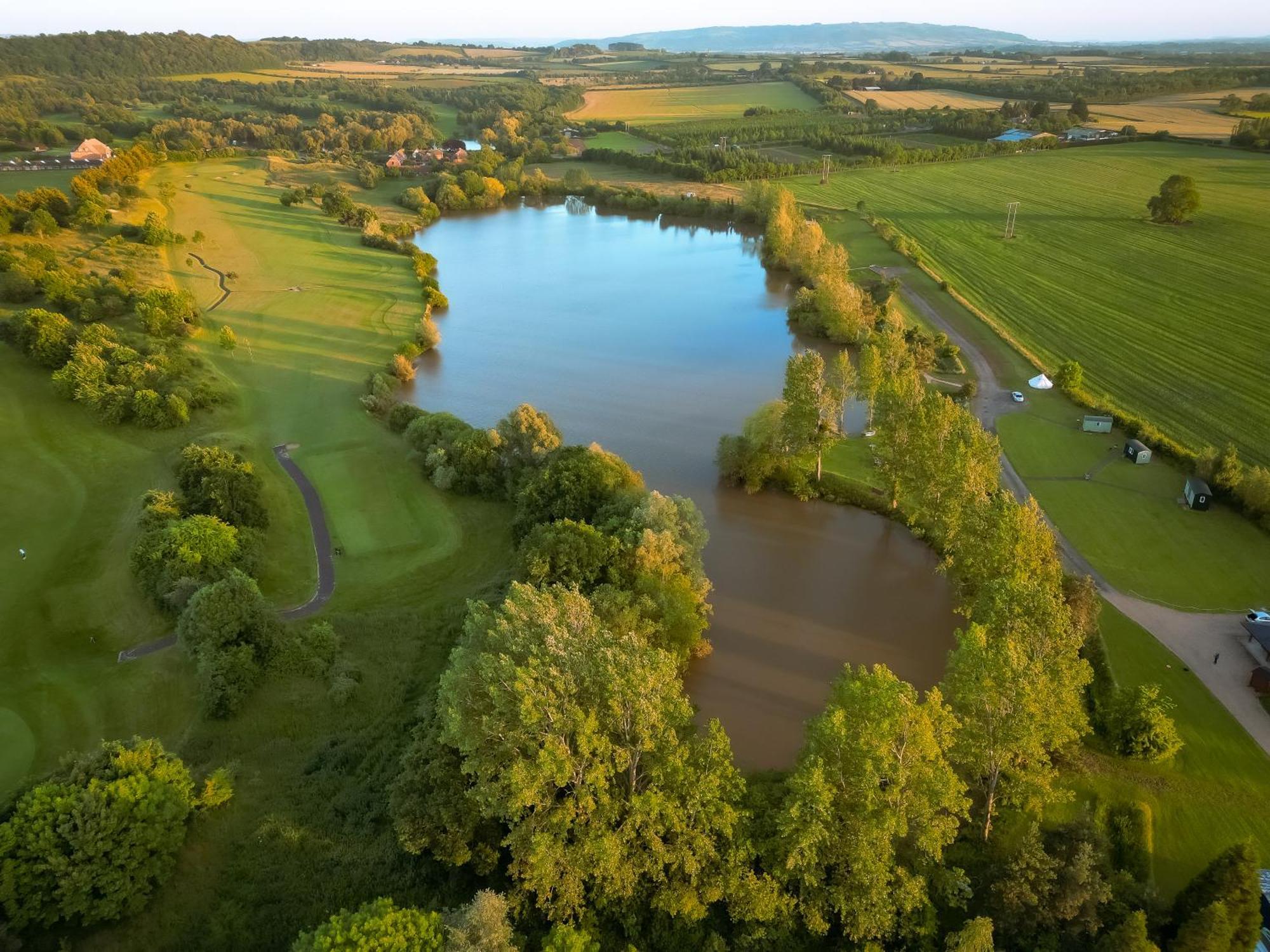 'Swan' Lakeview Lodge Bishampton Экстерьер фото