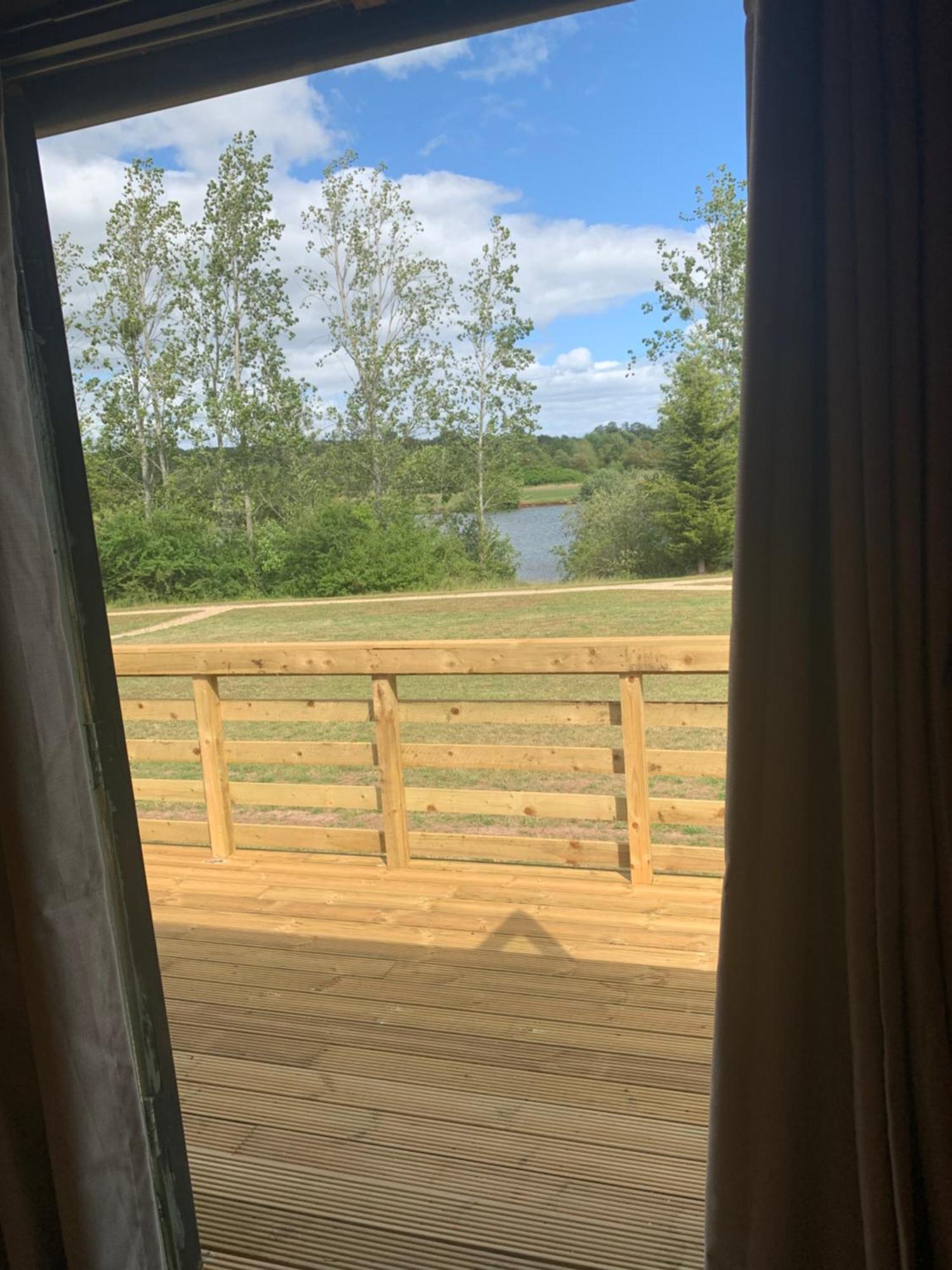 'Swan' Lakeview Lodge Bishampton Экстерьер фото